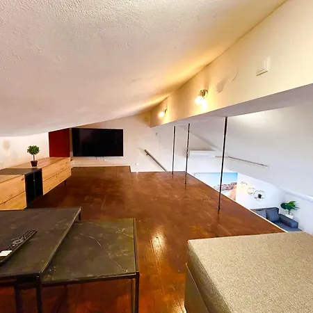 Anchor Apartment *